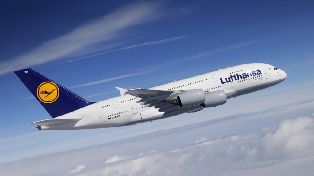 Lufthansa reports dip in profits in third quarter