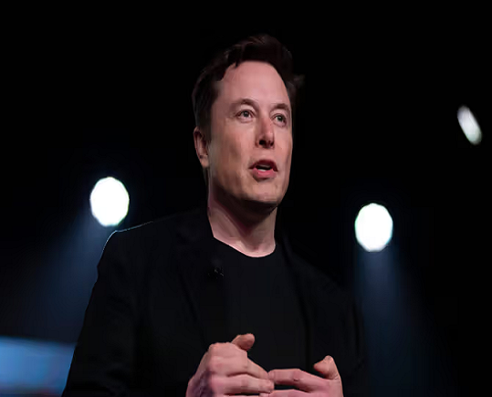Elon Musk Shifts SpaceX Focus From Mars to Building a City on the Moon